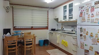 Happy Tree Guesthouse - Hostel