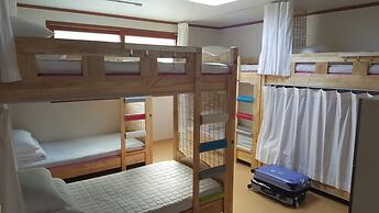 Happy Tree Guesthouse - Hostel