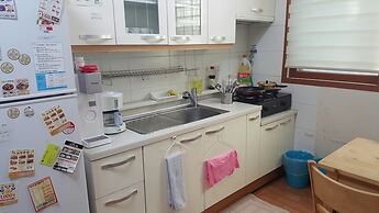 Happy Tree Guesthouse - Hostel