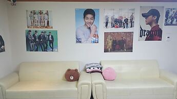 Happy Tree Guesthouse - Hostel