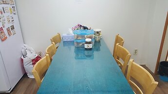 Happy Tree Guesthouse - Hostel