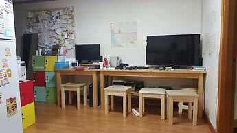 Happy Tree Guesthouse - Hostel