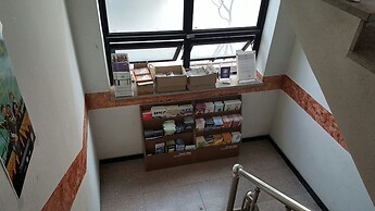 Happy Tree Guesthouse - Hostel