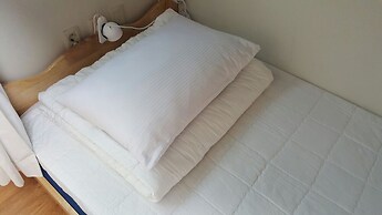 Happy Tree Guesthouse - Hostel