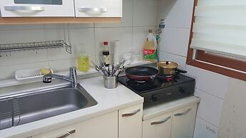 Happy Tree Guesthouse - Hostel