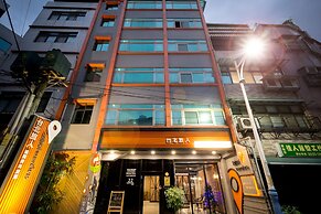 Taipei Travelers International Hostel