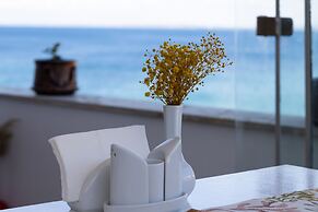 e2 Deniz Otel