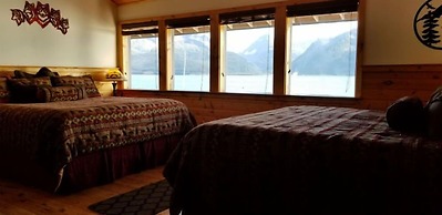 Resurrection Lodge on the Bay