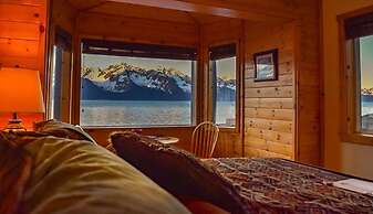 Resurrection Lodge on the Bay