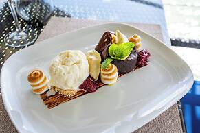 Le Nautique - Luxury Waterfront Hotel