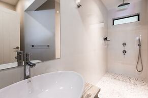 Le Nautique - Luxury Waterfront Hotel