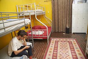 Chilloutlya Hostel&Bar