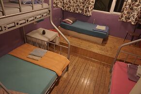 Chilloutlya Hostel&Bar