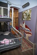 Chilloutlya Hostel&Bar