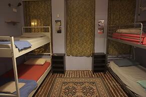 Chilloutlya Hostel&Bar