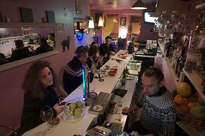 Chilloutlya Hostel&Bar