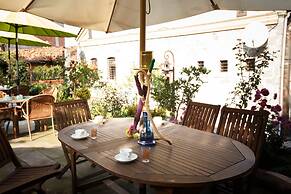 Otel Tahir Aga Konagi