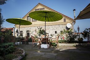 Otel Tahir Aga Konagi