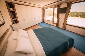 Blue & Green Villa Gursoy