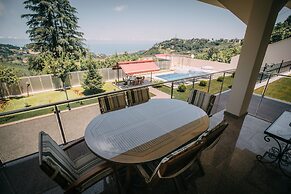 Blue & Green Villa Gursoy