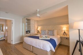 Le Nautique Luxury Beachfront Apartments