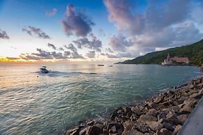 Le Nautique Luxury Beachfront Apartments