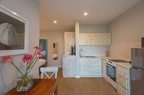 Le Nautique Luxury Beachfront Apartments