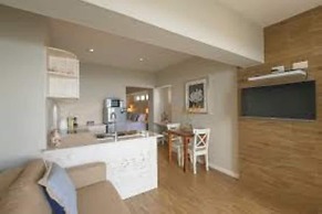 Le Nautique Luxury Beachfront Apartments