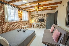 Attalos Suites Hotel