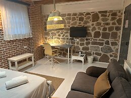 Attalos Suites Hotel