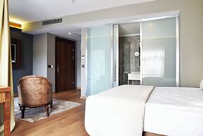 The Elegant Hotel