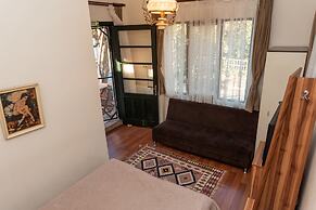 Orhan Kutbay'in Evi Turyolu Cafe Pansiyon