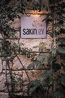 Sakin Ev