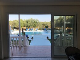 Ai - Helis Resort Hotel