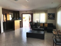 Ai - Helis Resort Hotel