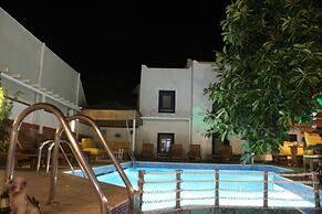 Oya Boutique Hotel & Suites