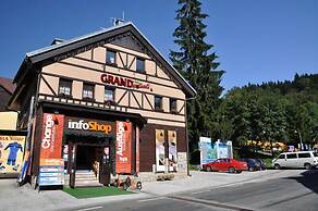 Grand Apartments