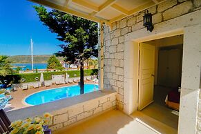 Alacati Marina Palace Otel