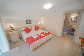 Alacati Marina Palace Otel