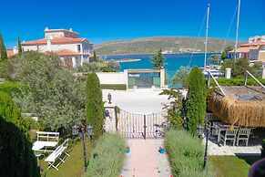 Alacati Marina Palace Otel