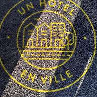 Un Hôtel en Ville