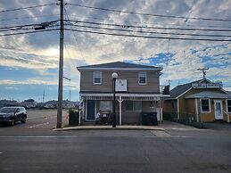 12 Ashworth Ave