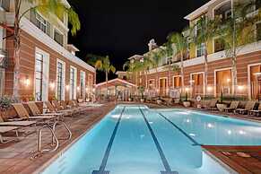 Global Luxury Suites Baypointe Station