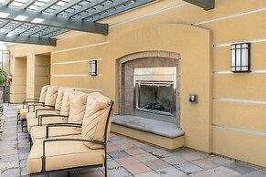 Global Luxury Suites Baypointe Station