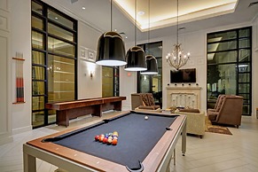 Global Luxury Suites Baypointe Station