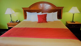 Oak Tree Inn & Suites