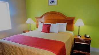 Oak Tree Inn & Suites