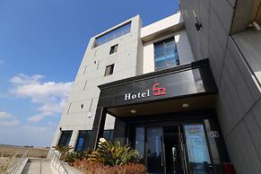 Hotel 52