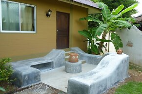 Lanta Castaway Beach Resort