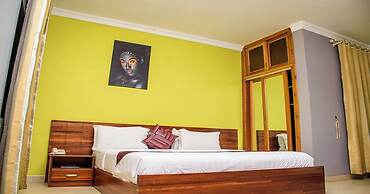 Triple Hill Hotel